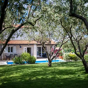 https://vila-jelena.in-istria.net