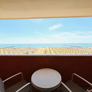 https://villa-alpina-frontemare-centrale-immobil-relax.hotelinveneto.com